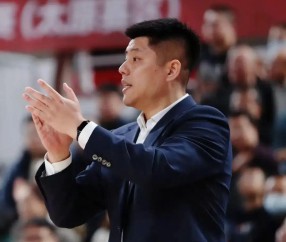 开云体育APP下载-断崖式下滑！CBA三分王成铁匠，四年顶薪合同